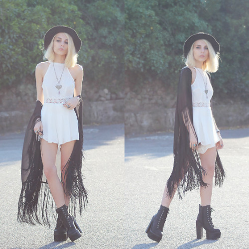 slapping:    Tassel Long Black Kimono   