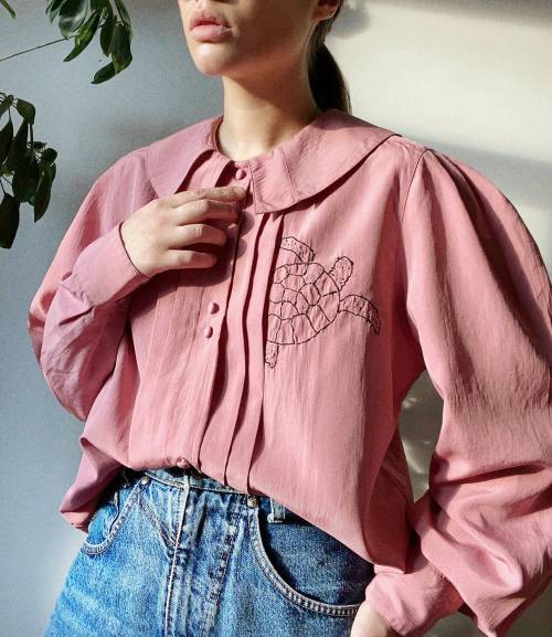 sosuperawesome:Embroidered Vintage ClothingSlooow Hands on Etsy 