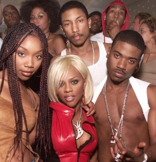 yungwifey:   hiphopclassicks:  Brandy x Pharrell x Lil Kim x Ray J  X nigga in the