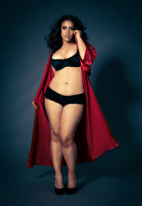 hourglassandclass:  The beautiful Natalie Monet Check out my blog for more body positivity and curve