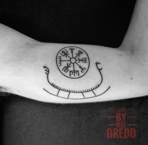 Tattoo by @mel.dredd ⛵ . . . #blackwork #dotwork #handmade #handpoked #nordictattoo #celtictattoo #w