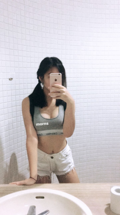 aesthetic-bodies:As for my first little milestone of a thousand followers, enjoy