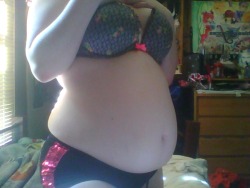 420vastolorde:  captainsmoke631:  Everyone in my life thinks I look pregnant now. What do y’all think? I can’t suck that belly in for anything. It’s starting to hang over my pants nicely &lt;3  LOVELY NYAN :3