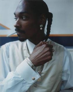 highmami: theclassyissue:  Snoop   Dope music // follow the IG: pvali.mp3  