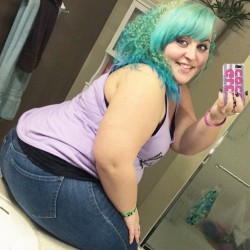 killerkurves:  princesssprinklebutt:  And then of course my drunk ass would take this shit xD #countertopselfies #selfie #me #bluehair #blueeyes #booty #newyears #drunkaf #lmao #bigbootyproblems 