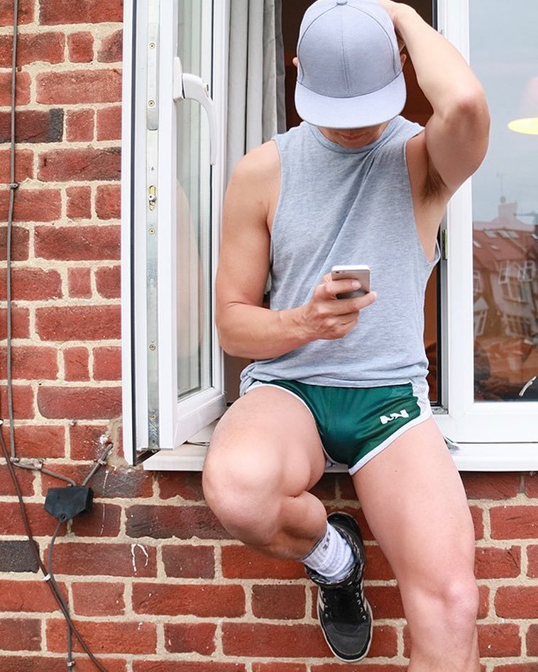 🐧 You Must Be Gay+ To View This Blog*