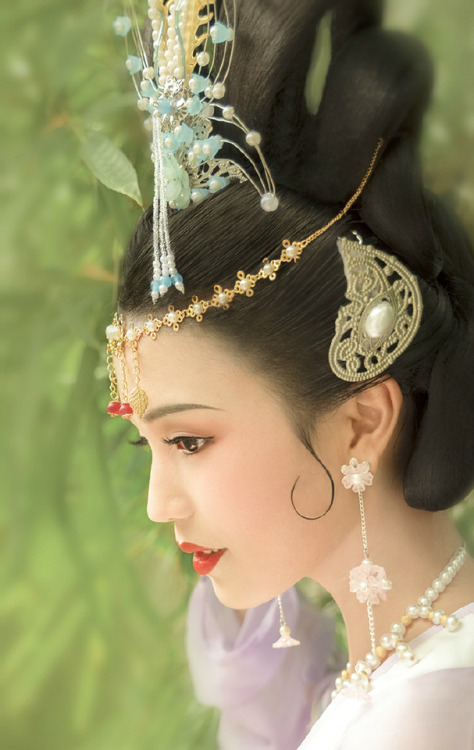 hanfugallery: Traditional Chinese hanfu by 公子芸_