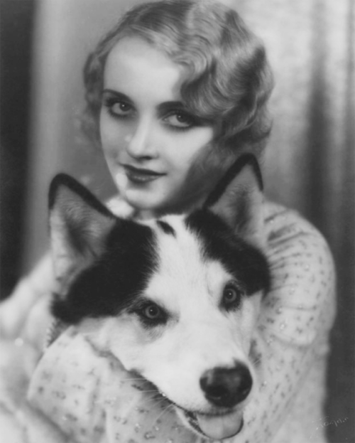 thecarolelombardarchive: Carole Lombard and her dog, Basco, photographed by William E. Thomas in ₁₉₂