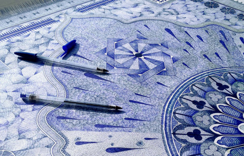 actegratuit:  There’s a certain affinity for textiles and all things blue at Yatzer these days, so these mesmerising pen drawings by French artist Jonathan Bréchignac seem right at home here, continuing the theme. Their creator is Jonathan Bréchignac,