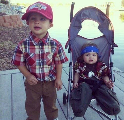 majortvjunkie:  someone on facebook posted their kids halloween costumes as Forrest