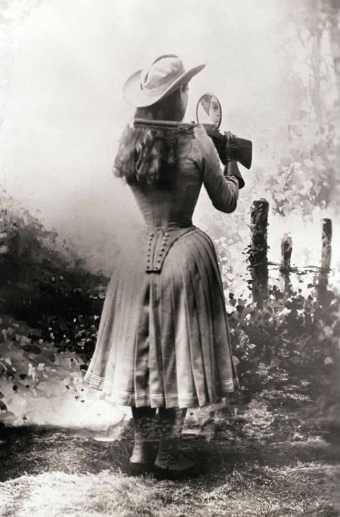 “Sharpshooter Annie Oakley shooting over her shoulder using a hand mirror, circa 1899.”History All D