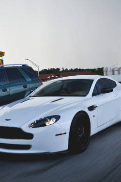 onlysupercars:  Vantage 