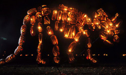 sixpenceee:Held every year in New York, the Great Jack O’Lantern Blaze is a 25-night-long Halloween event featuring some 5,000 hand-carved, illuminated pumpkins arranged into dinosaurs, sea monsters, zombies, and other spooky sculptural forms. 