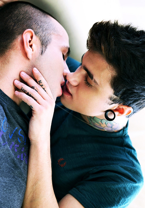 jockloads:  lovehouse:  ❤LOVEHOUSE❤  Besos