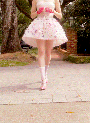 findingmyfemininity:  wear-this-for-me-sweetie:  Emma Roberts as Chantel Oberon   So deliciously feminine 💋Paula 