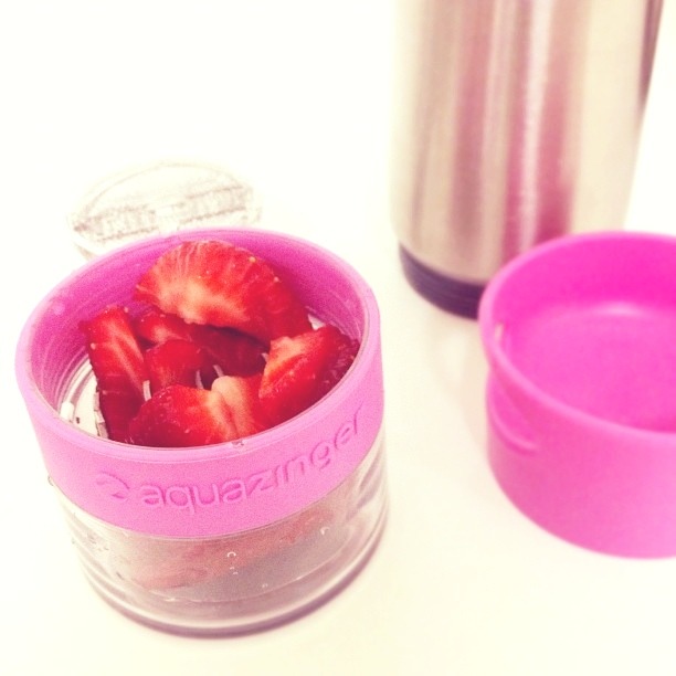 green-tea-smiles:  This is the Official Swinn &amp; Green Tea Smiles Giveaway!!!!!!!