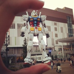 raindropmelody:  Big gundam, big big gundam.