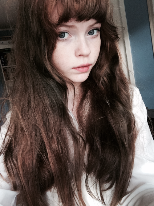 etoile-fairy:  i have so much hair and i can’t bother to brush it /: