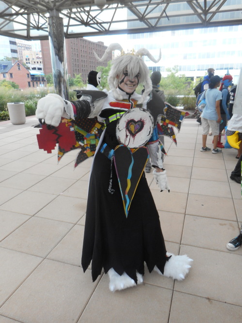 laundrysketchpile:  jackscarab:  Otakon 2016 Cosplay: Undertale Friday (1/3).The very young and delightfully well-behaved Frisk was donated to the photoshoots by Melody the Mommy/Cosplayer. See the ice pop they’re holding? Nice Cream Guy had a cooler