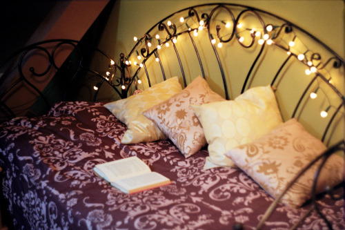 booklover:bedtime stories (by katmography)