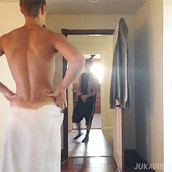 bisexcowboy:  I’d love to have a roommate like this guy, whenever he feels like it he drops his towel and that means I drop to my knees