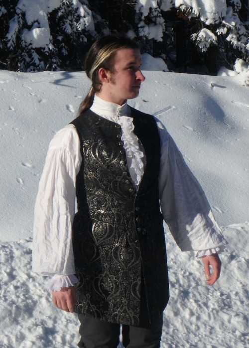my18thcenturysource:vincents-crows:My 1730’s waistcoat is technically finished but I’ve decided I ne