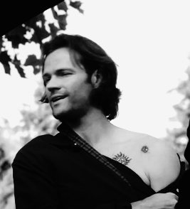 idjitlovespie: Sam in 15x01 - Back and to the Future