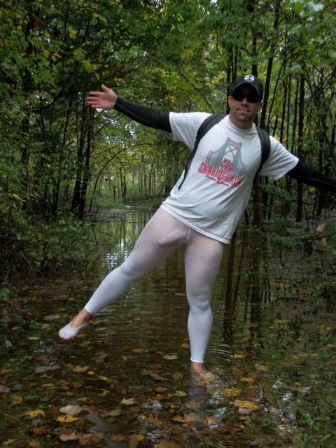 guys-with-bulges:  Just going out for a stroll. For more see The Bulge Report.