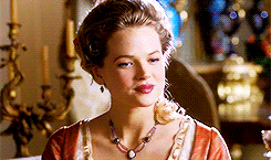 loveofromance:Caroline Penvenen, 2x10