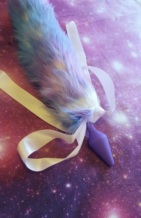 kittensplaypenshop:  satanicspacecat:  I finally got my very own @kittensplaypenshop tail! Its so beautiful I love it 💙🌌💜  The background you used to photograph it is perf help ToT 