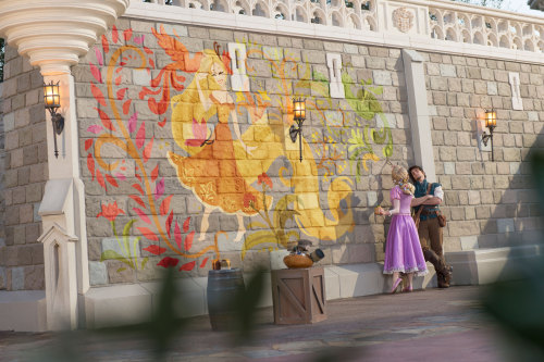 marvelousmerriment:Rapunzel dips into her artistic Disney Side!-Credit to the Disney Parks Website-