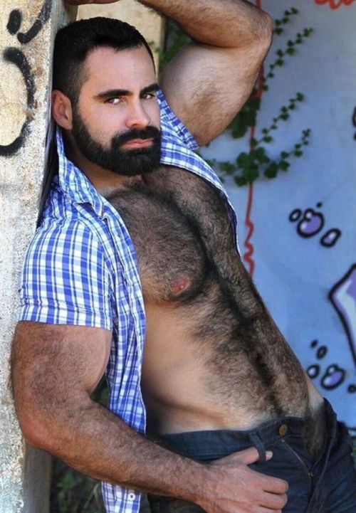 hairy-italian-stud: I want to lick every inch