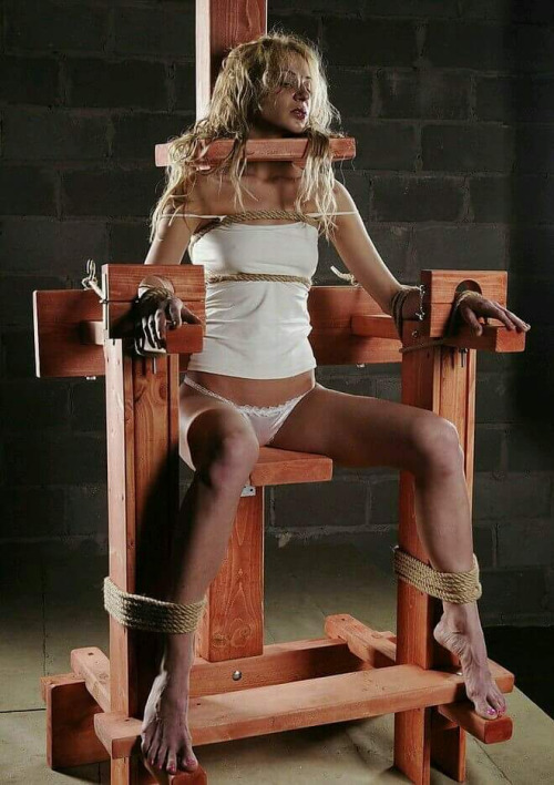 schattenseele1306:  kinkyplace:  More Kinky Pics and Vids  Jetzt erst mal runter