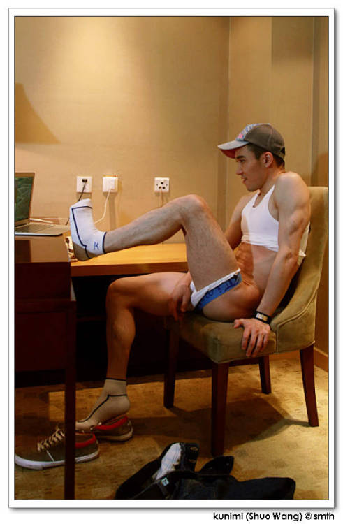 xiaohaogaypic: 体育学院阳光帅哥阿酷的裸体诱惑 Part  4 超帅～爱他的屌！ xiaohaogaypic.tumblr.com/