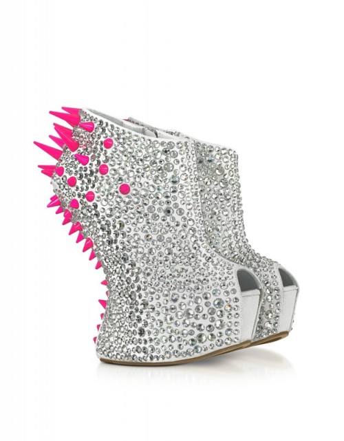 http://www.heelsbook.com/pink-spikes/Pink Spikes