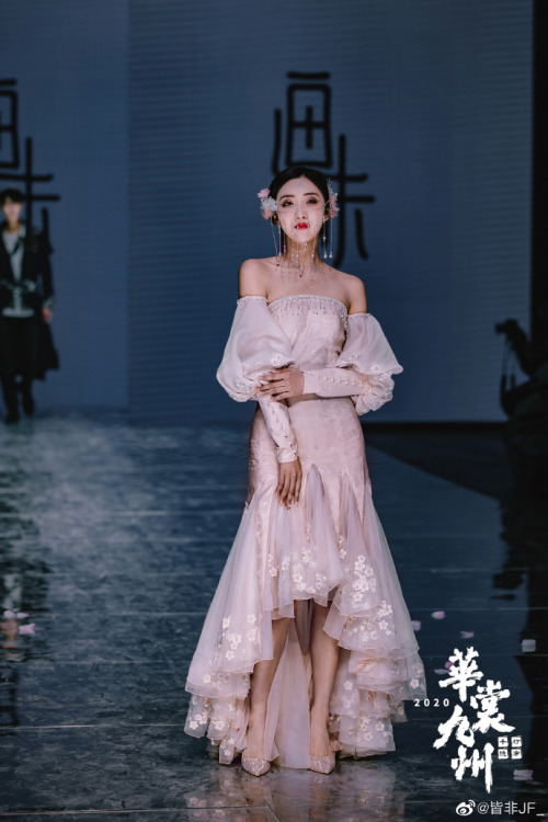 fouryearsofshades:hanfu-inspired designs by 锦瑟画未汉式生活馆