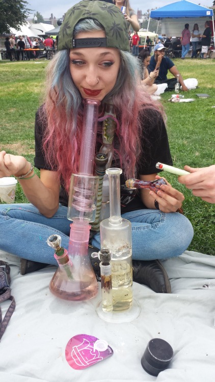 weed-breath: weed-breath:  Jess being cute, going hard @psychedelic-freak-out  This still makes me so happy ♡ 