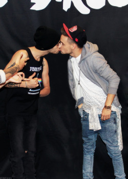 ziamsex:  Ziam - Kiss M&amp;G -   