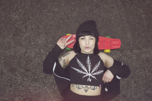 rebeccaannemodel:  Skate Don’t Hate Get High Creep streetCopyright Tomhl 