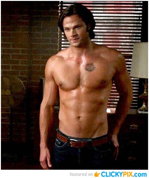 male-celebs-naked:  Jared PadaleckiSee more here