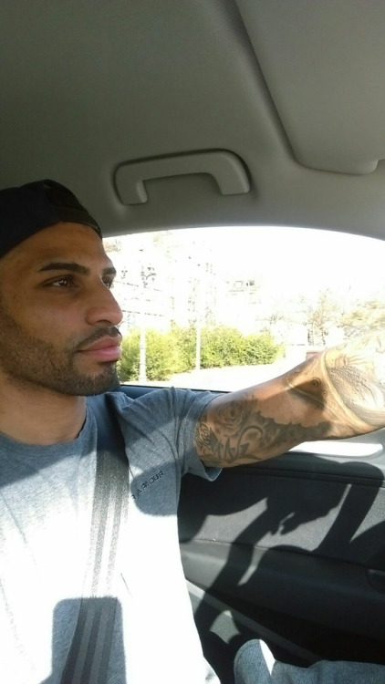 kingmoves2:  Fine as F U C K football player. Had my heart pounding😩👐🔥🔥🔥🍑😍