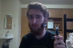 xpsychohogx:  jbriner:  shaving is hard 