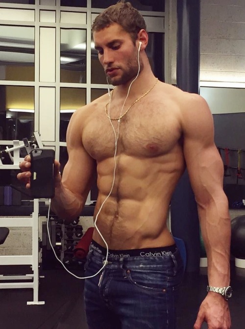 lockershots: graphicballboy:  Gym buff otter  lockershots.tumblr.com  Mostly Cut Muscular and HairyA