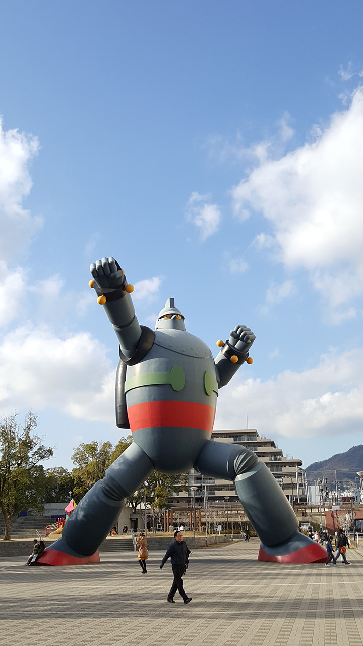 hdredeye:  My mecha pilgrimage in Japan has come to a close. I was able to see around