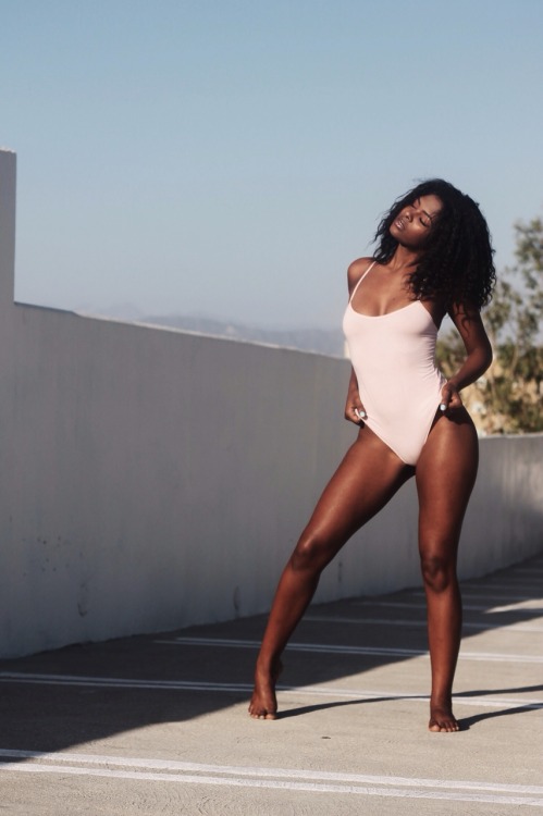 rylty:  ® model : clarke lauren photographer : alfred m. muteti   thick girls for days