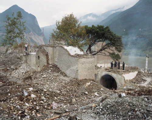 mpdrolet: Wushan #11, Yangtze River, China, 2002 Edward Burtynsky
