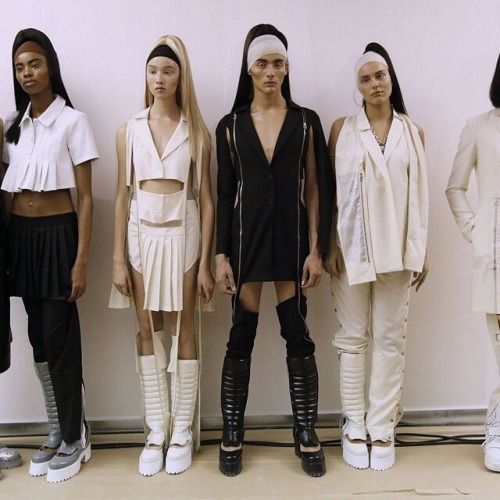 thesmokingpeach:  backstage @ Hood By Air ss15 