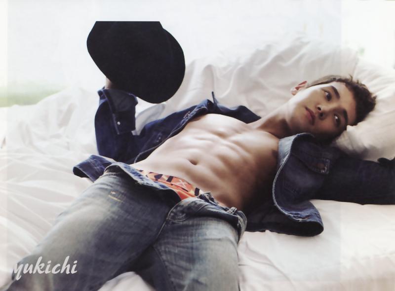 busankim:  환희 (Hwanhee)  http://jskbusan.blogspot.kr/search/label/환희 