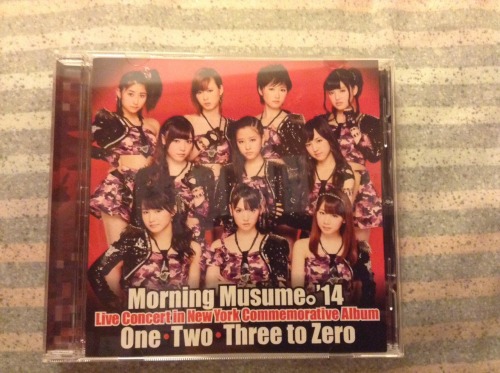1-2: selfies on the way to the concert3-5: morning musume towel6-8: commemorative cd; front, inside,