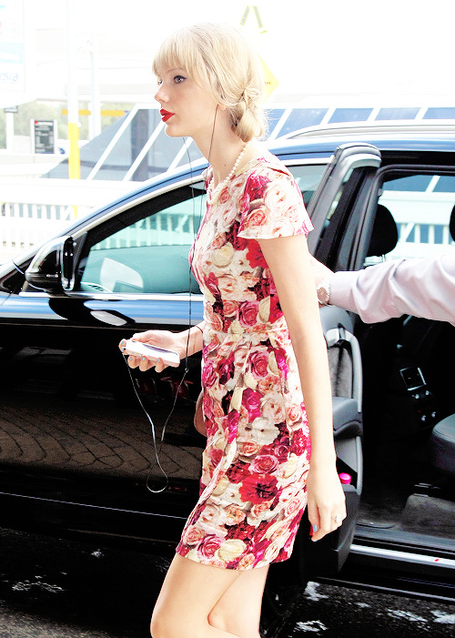 swiftgallery:  March 19, 2012 | Arriving at Sydney International Airport in Sydney, Australia 